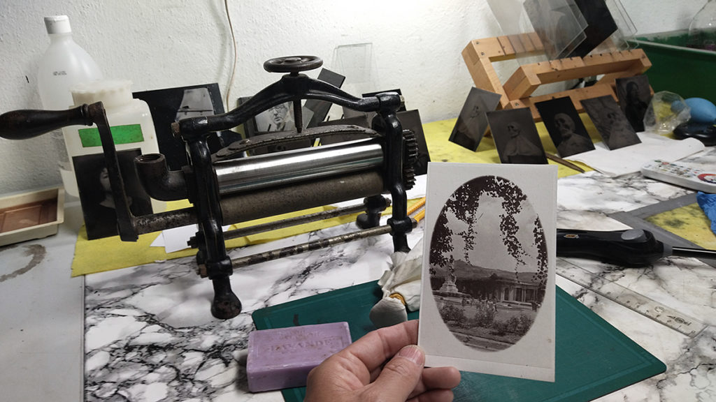 Taller de fotografía a las sales de plata sobre papel con aglutinante de albúmina